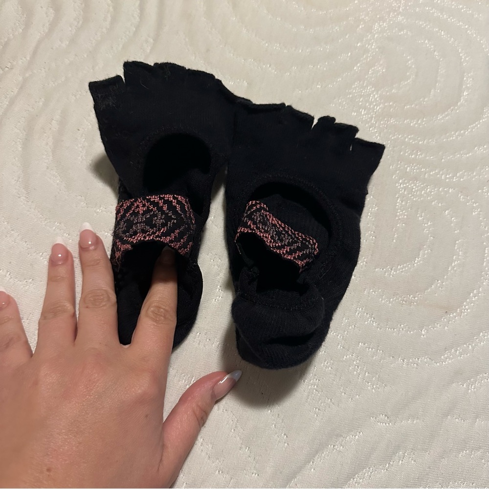 Gently used Pilates socks - toesox